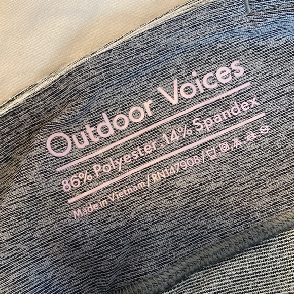 Outdoor Voices 7/8 Tri-Tone Leggings in Graphite/Ash/Dove - Picture 6 of 9